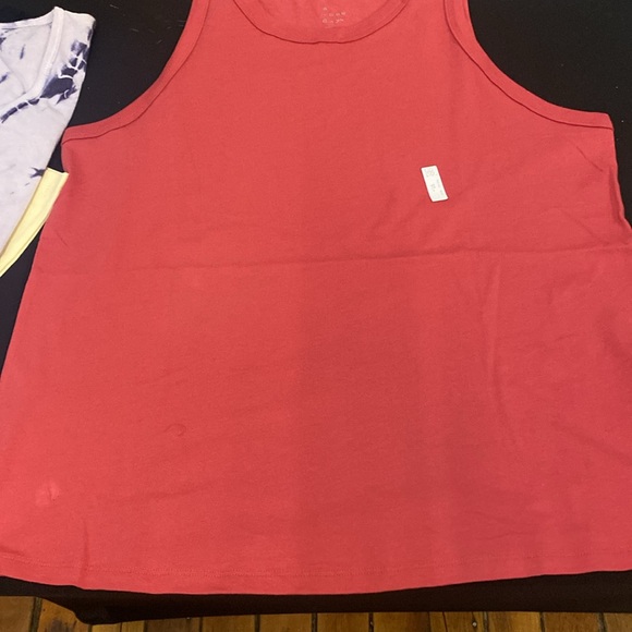Women's Tank Top - A New Day size L It is not asymmetrical, it inside her shorts - Picture 4 of 6